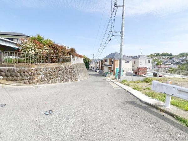 秦野市北矢名 一戸建 前面道路含む現地写真