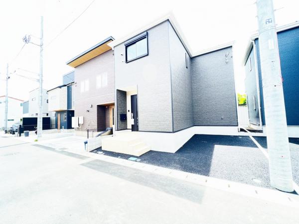 海老名市社家２丁目 戸建 前面道路含む現地写真