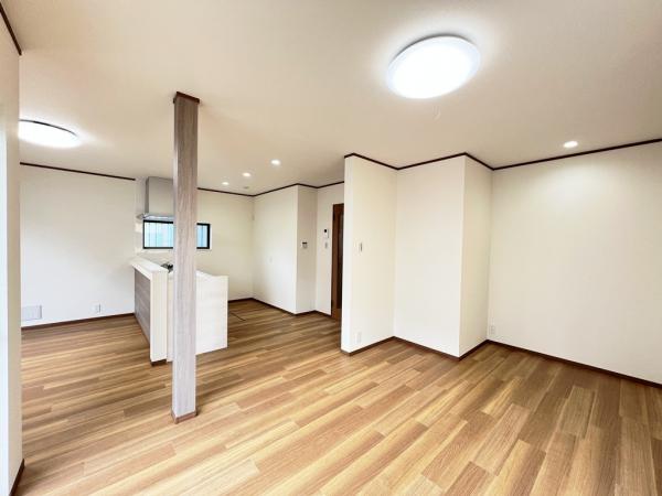 町田市矢部町 中古戸建 リビングダイニング