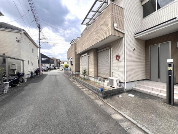 東村山市多摩湖町４丁目 中古戸建 前面道路含む現地写真