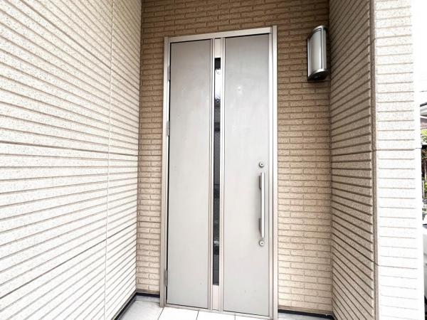 東村山市多摩湖町４丁目 中古戸建 玄関