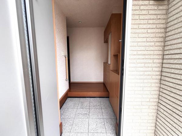 東村山市多摩湖町４丁目 中古戸建 玄関