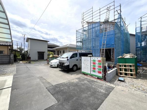 栃木市薗部町２丁目 戸建 前面道路含む現地写真