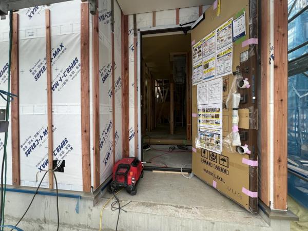栃木市薗部町２丁目 戸建 玄関