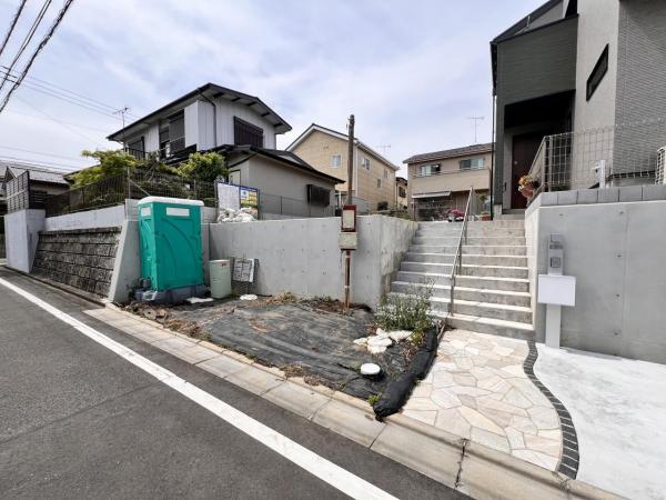 厚木市愛甲西２丁目 戸建 前面道路含む現地写真