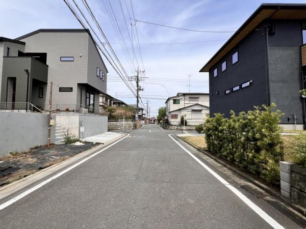厚木市愛甲西２丁目 戸建 前面道路含む現地写真