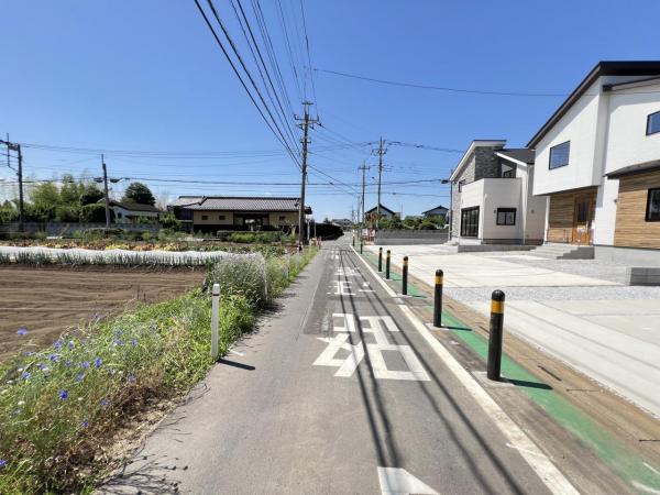 鶴ヶ島市上新田1期 前面道路含む現地写真
