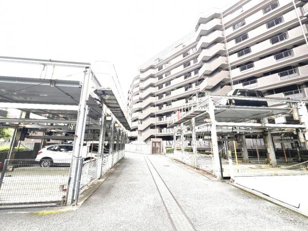 ドラゴンマンション多摩学園都市伍番館 駐車場