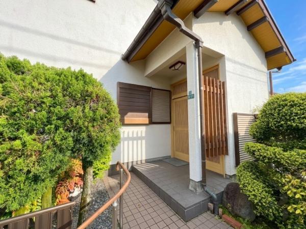 中郡二宮町富士見が丘１丁目 中古一戸建 玄関