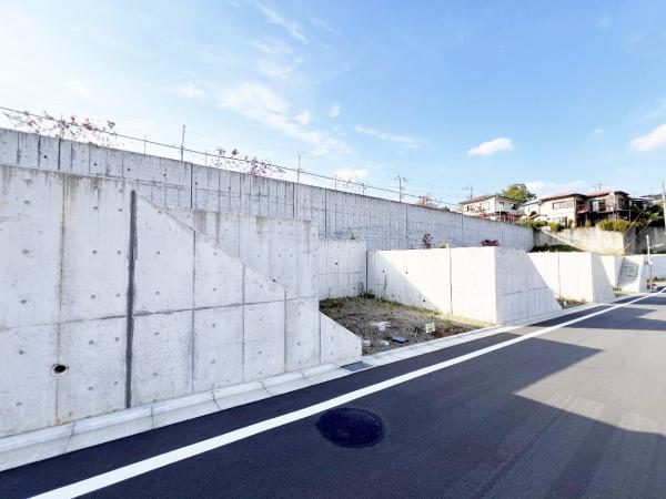 八王子市長房町 土地 前面道路含む現地写真