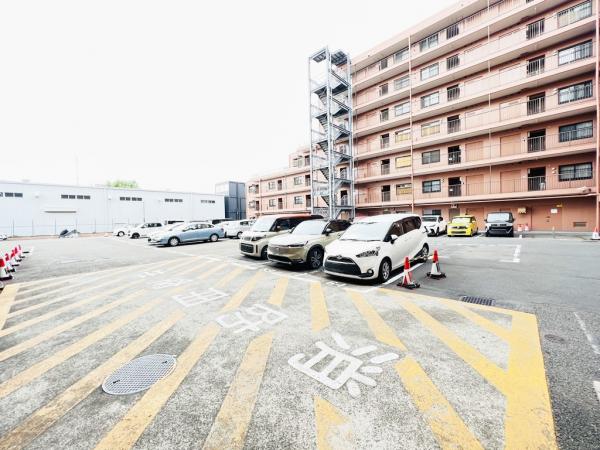 ライオンズマンション大和 駐車場