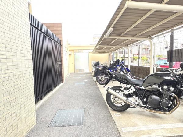 イニシア大宮日進 駐輪場