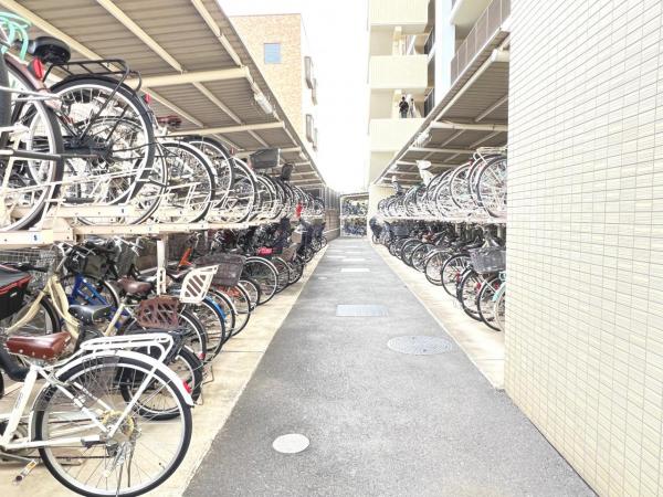 イニシア大宮日進 駐輪場