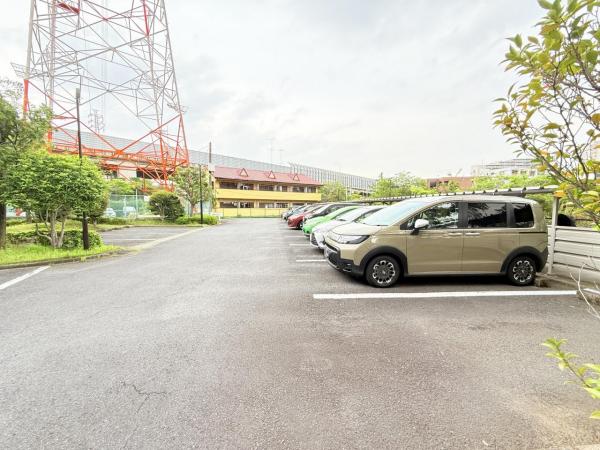 稲毛ビューハイツ3棟 駐車場