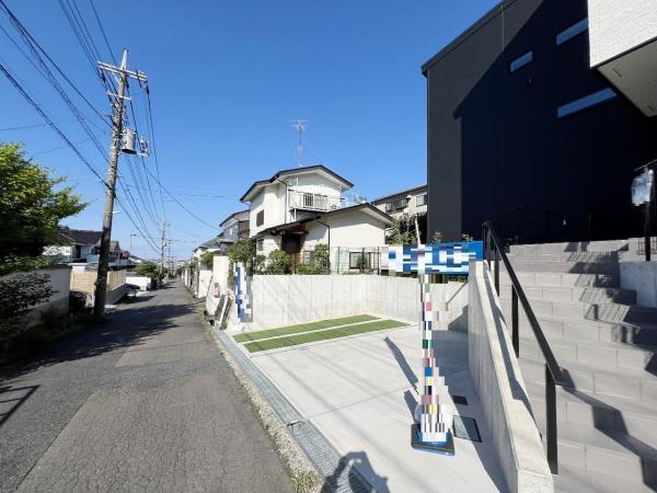 八王子絹ヶ丘1丁目 前面道路含む現地写真