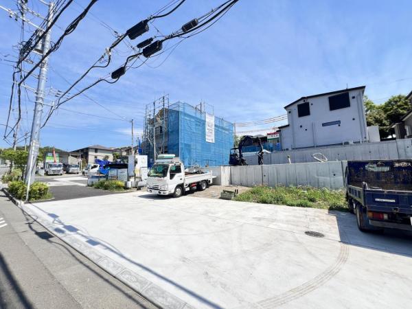 町田市真光寺１丁目 戸建 前面道路含む現地写真