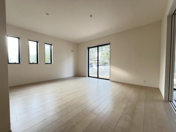 下野市烏ケ森２丁目 戸建 リビングダイニング