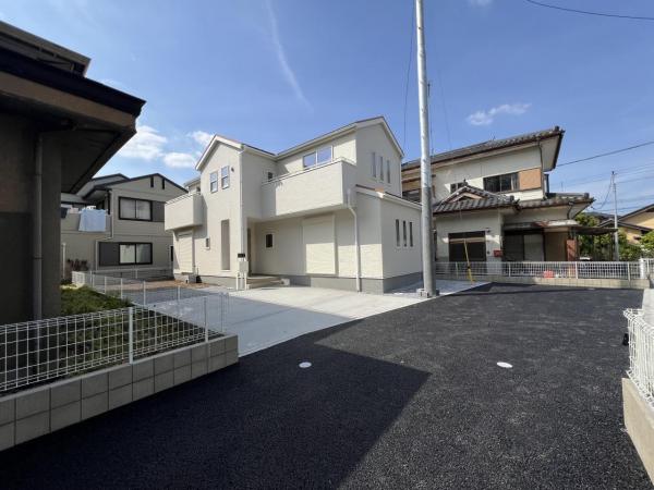 下野市烏ケ森２丁目　戸建 前面道路含む現地写真
