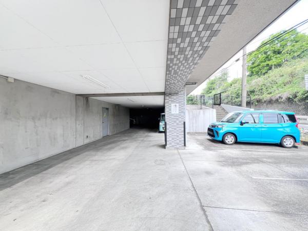メディウス青葉台 駐車場