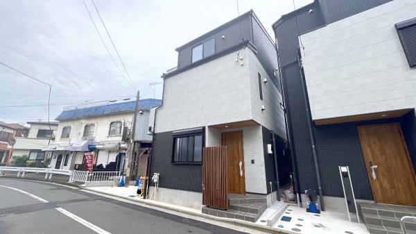 横浜市港南区芹が谷１丁目 戸建 前面道路含む現地写真