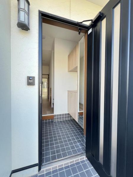 北葛飾郡松伏町ゆめみ野東2丁目 玄関