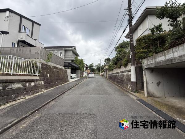 鎌倉市城廻 前面道路含む現地写真