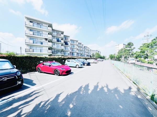 平塚高村団地 駐車場