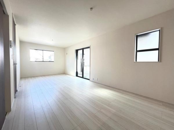 横浜市泉区下和泉５丁目 戸建 リビングダイニング