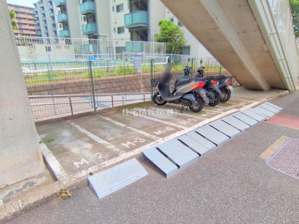 三ツ沢ハイタウン参号棟（四号棟） 