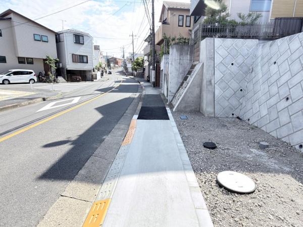 町田市小川３丁目 土地 前面道路含む現地写真