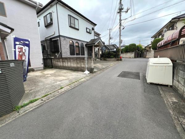 春日部市米島 中古戸建 前面道路含む現地写真