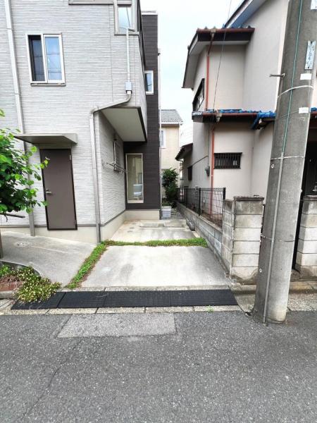 春日部市東中野 中古戸建 駐車場