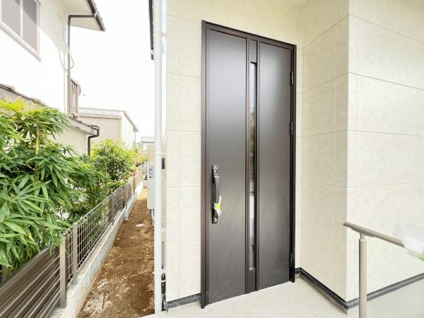 川崎市多摩区長尾６丁目 戸建 玄関