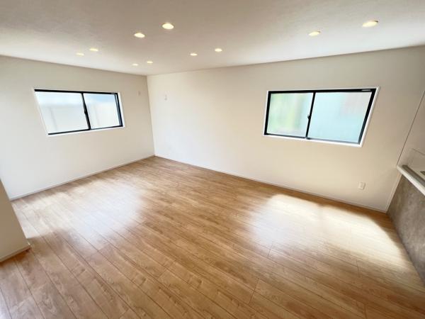 川崎市多摩区長尾６丁目 戸建 リビング
