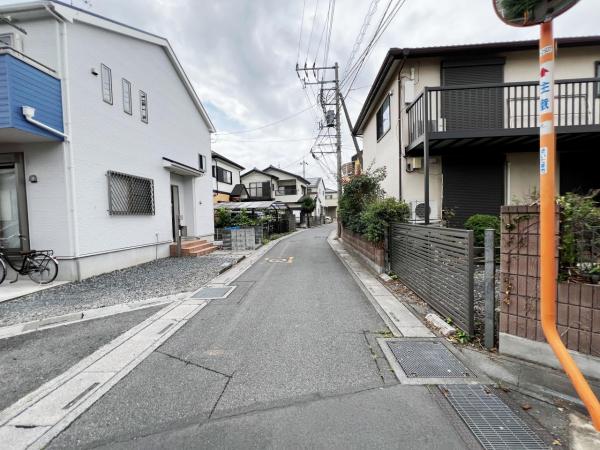 さいたま市見沼区堀崎町 中古戸建 前面道路含む現地写真