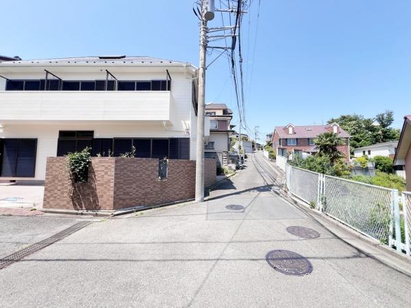 藤沢市大鋸３丁目 中古戸建 前面道路含む現地写真