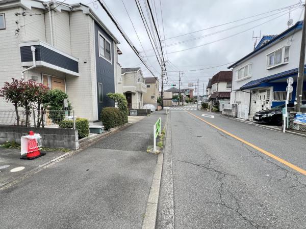 小平市大沼町２丁目 中古戸建 前面道路含む現地写真