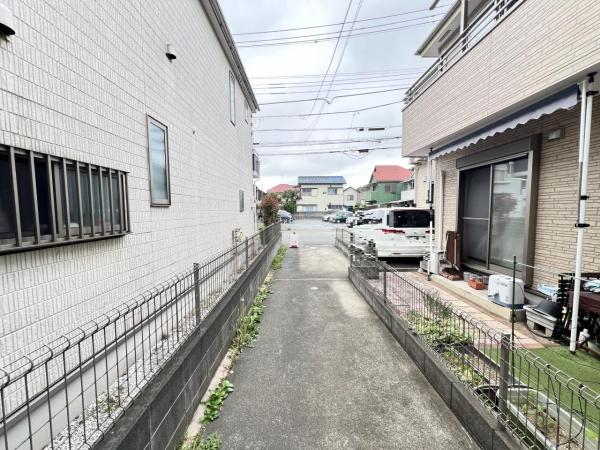 小平市大沼町２丁目 中古戸建 前面道路含む現地写真