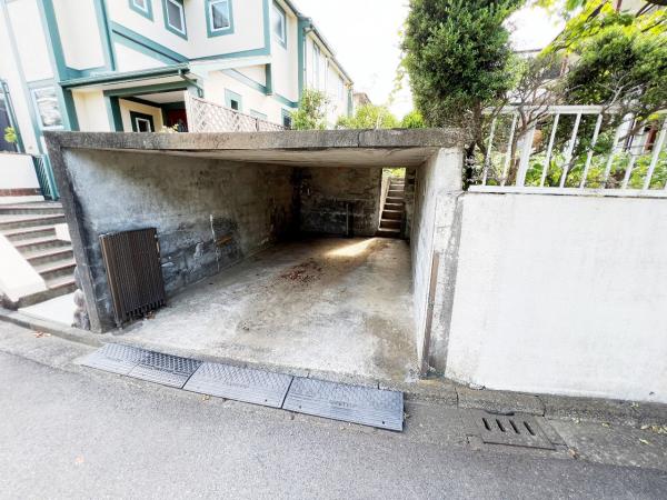 中郡二宮町百合が丘３丁目 中古戸建 駐車場