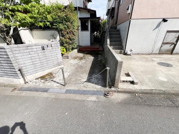 中郡二宮町百合が丘３丁目 中古戸建 駐車場