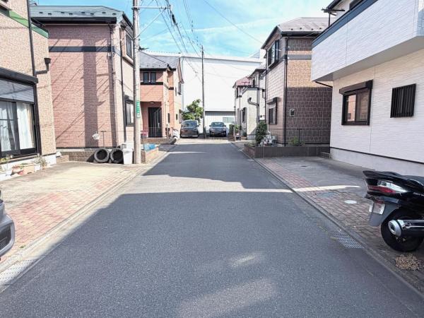町田市金森３丁目 中古戸建 前面道路含む現地写真