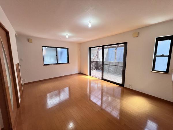 昭島市大神町４丁目 中古戸建 リビング