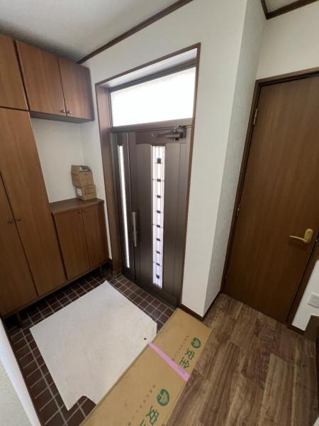 越谷市大字恩間 中古戸建 玄関