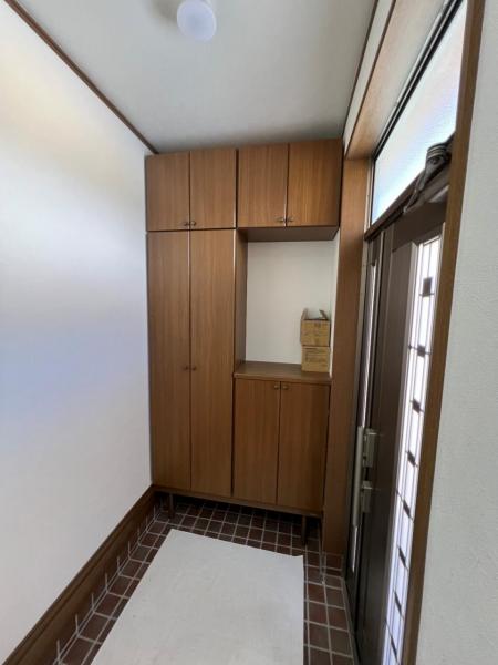 越谷市大字恩間 中古戸建 玄関