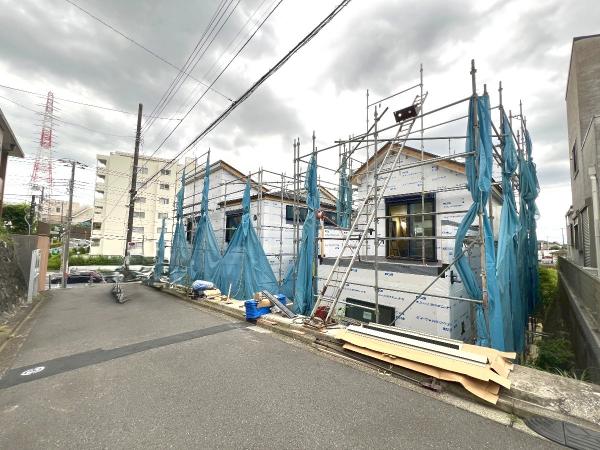 横浜市戸塚区下倉田町 戸建 前面道路含む現地写真