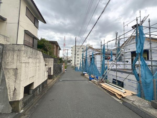 横浜市戸塚区下倉田町 戸建 前面道路含む現地写真