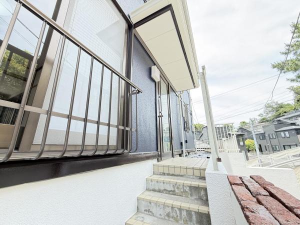 横浜市金沢区富岡東６丁目 中古戸建 玄関