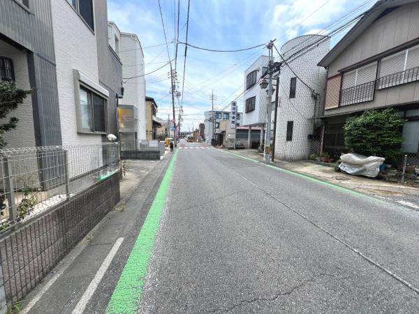 越谷市大沢１丁目 中古戸建 前面道路含む現地写真