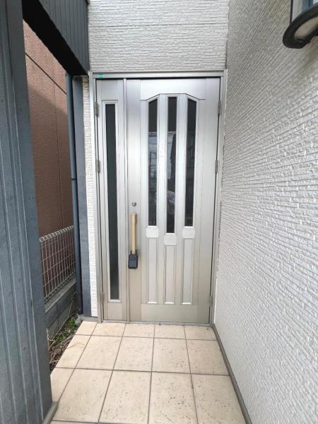 越谷市大沢１丁目 中古戸建 玄関