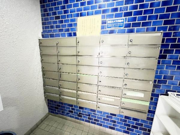 ローズハイツ八王子B棟 郵便受け